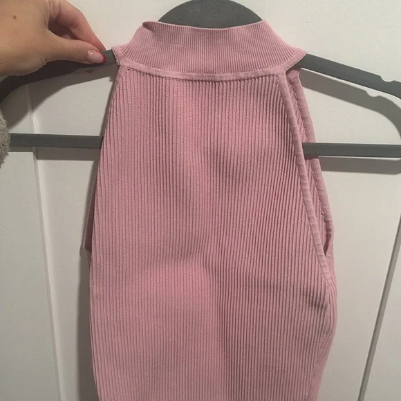 Aritzia NWOT! Babaton high neck pink top! - Picture 3 of 3